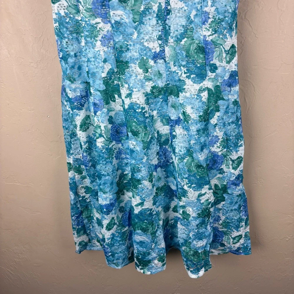R & M Richards Blue White Floral Eyelet Sleeveless Fit and Flare Dress Size 10P - Picture 3 of 10